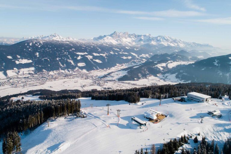 Blick auf Bergstation des Skigebiets Radstadt-Altenmarkt