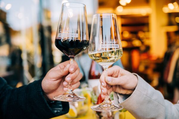 2 Gläser Wein bei den Happy Shopping Days in Altenmarkt im Pongau